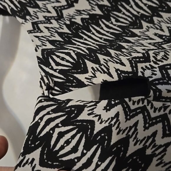 Bisou Bisou, Sz Med, Black, White, Print, Chiffon Style Fabric, Sheer, Layered - Picture 11 of 11